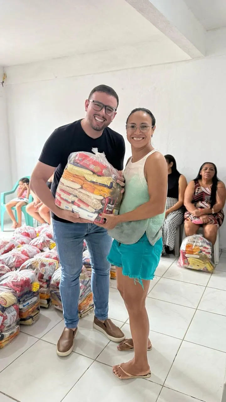 Voluntário da comunidade LTX em cada mesa