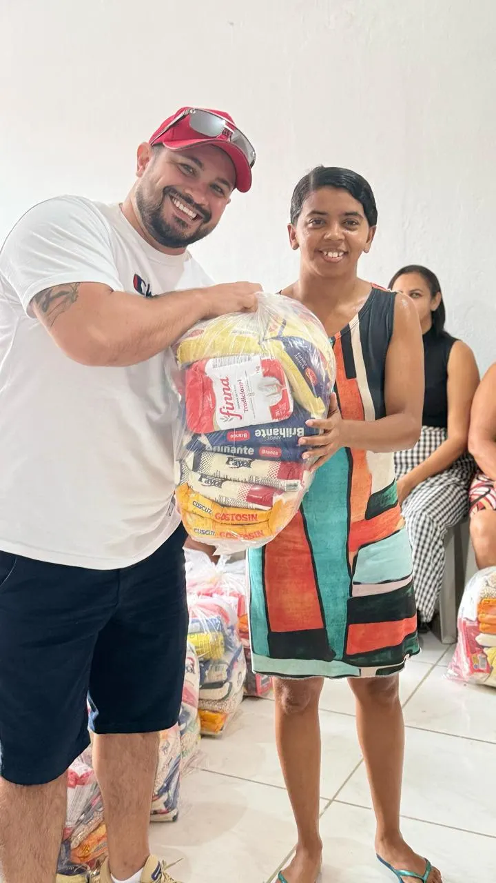 Voluntário da comunidade LTX com um sorriso